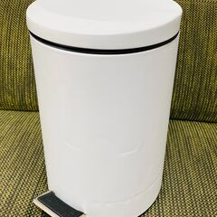 ペダル式ゴミ箱 丸型 ホワイトカラー