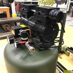 ⭐️美品1台のみ⭐️アストロプロダクツ 縦型サイレントエアコンプレッサー 38L AP040975　(Army Green Limited)