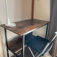 【引き取り限定】勉強机+折り畳み椅子＋デスクライト　0円