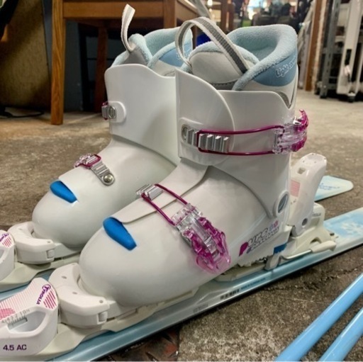 お引取り限定 PURE CONSCIOUS ピュアコンシャス ジュニアカービングスキー4点セット 板140cm ブーツ24cm お引取り限定 PURECONSCIOUS ピュアコンシャス ジュニアスキー4点