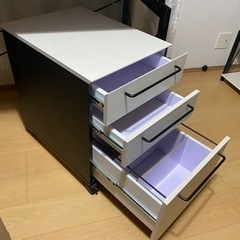 白の学習机　イス無し