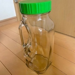 リキュール瓶　緑の蓋　ガラス製