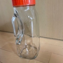 リキュール瓶　蓋赤　ガラス製
