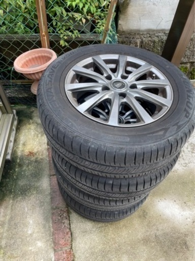 車のパーツ ヴォクシー ノア などのミニバン用タイヤホイール