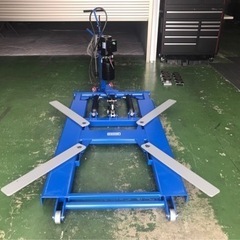 シザーリフト★車両メンテナンス★オイル交換★タイヤ交換★電源200v★