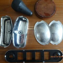 🔚【モトリタのウッドハンドル本体見つかりそうです。】BMCキャップエンブレムありました。オールドミニ、パーツ（6点セット）