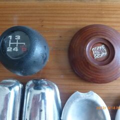 🔚【モトリタのウッドハンドル本体見つかりそうです。】BMCキャップエンブレムありました。オールドミニ、パーツ（6点セット）