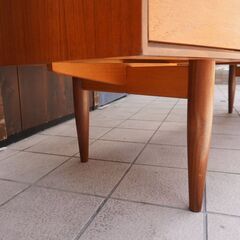 イギリスアンティーク E.GOMME社 G-plan(ジープラン)のイブ・コフォード・ラーセンデザイン、danish ドレッサーデスク。北欧スタイルの英国らしいデザインが魅力のヴィンテージ家具です。CI201