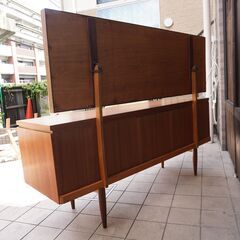 イギリスアンティーク E.GOMME社 G-plan(ジープラン)のイブ・コフォード・ラーセンデザイン、danish ドレッサーデスク。北欧スタイルの英国らしいデザインが魅力のヴィンテージ家具です。CI201