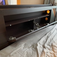 【取引決まりました】ダブルベッド　フレーム&マットレス　収納付き