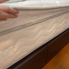 【取引決まりました】ダブルベッド　フレーム&マットレス　収納付き