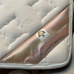 【取引決まりました】ダブルベッド　フレーム&マットレス　収納付き