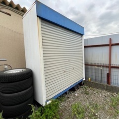 タイヤラック　（シャッタータイプ）