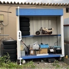 タイヤラック　（シャッタータイプ）