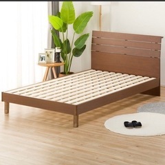 クイーンベッドフレーム　ニトリ　保証付き