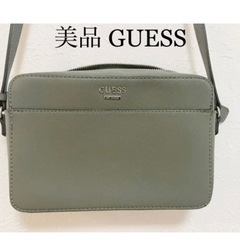 GUESSスクエア ショルダーバッグ