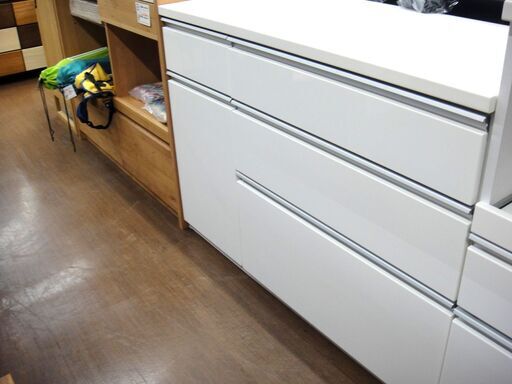 キッチンボード ホワイトカラー 美品 W120　１４３