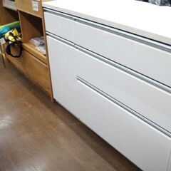 キッチンボード ホワイトカラー 美品 W120　１４３