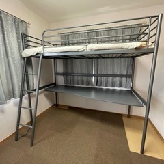 大阪市内、門真守口方面限定直接配送いたします！IKEA SVÄRTA スヴェルタ ロフトベッドフレーム デスクトップ付き