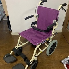 折りたたみ車椅子　〜75kgまで