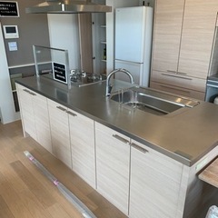 ハウスメーカーオリジナルアイランドキッチン　パックキャビネット