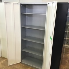 JI-29 【オフィス家具専門店】オカムラの両開き書庫です！ R4.9/20時点で