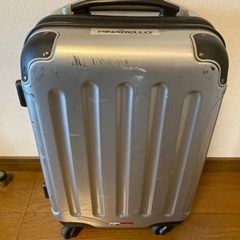 【機内持込可】グレーのスーツケース