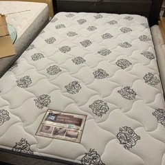 Semiダブルベッド