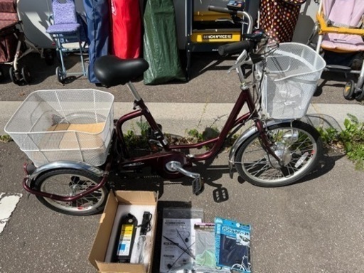 美原店　新品　ノーパンク電動アシスト三輪自転車　電動自転車　三輪自転車
