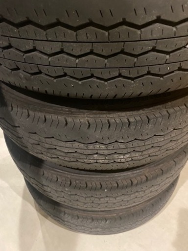 さらに値下げしました。ハイエース　タイヤホイールセット　走行10000キロぐらい さらに値下げしました。ハイエース タイヤホイールセット 走行10000