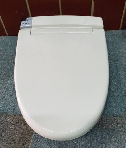 INAX 【キレイ便座・脱臭・コードレスリモコンの貯湯式】 温水洗浄便座 シャワートイレ ウォシュレット　2017年製　お譲りします