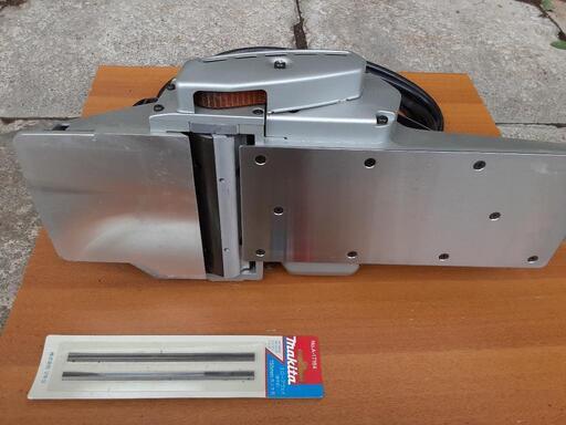 受け渡し者様 決定】makita マキタ電気カンナ