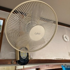 決まりました！壁掛け扇風機　リモコン付き　動作良好　経年日焼けあり