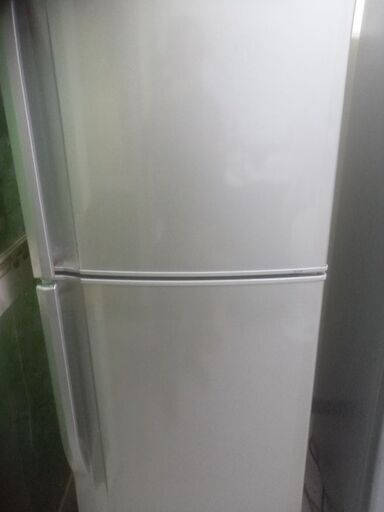 シャープノンフロン冷蔵庫228 L 別館に置いてます2010年生