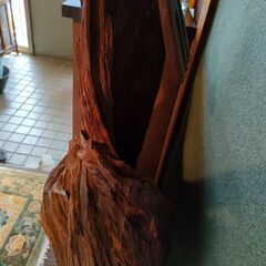 木彫りの鷹の置き物