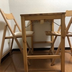 折り畳みテーブルと椅子
