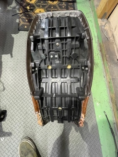 XJR400R 三段シート 45cm 金具付き補強入りRH02J 4HM 美品