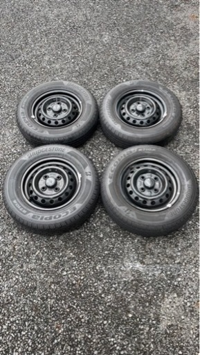 新車外しホイールタイヤ４本セット 今年の6月納車のダイハツS710Vハイゼットカーゴクルーズ標準装備品です。2022年製です。