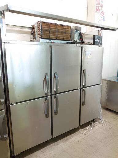 中古　冷凍庫②　業務用縦型６枚扉　現状店頭渡