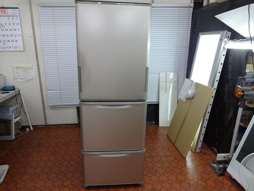 ID 016514　冷蔵庫　３ドア　シャープ　350L　２０１６年製　SJ-W352B-W