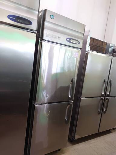中古　冷凍冷蔵庫⑧　業務用縦型２枚扉　現状店頭渡
