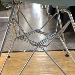 【トレファク熊谷駅前店】Herman Miller アームシェルチェア ライトブルー のご紹介です！ トレファク熊谷駅前店】Herman Miller アームシェルチェア ライト