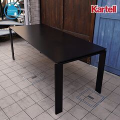 イタリアのメーカーKartell(カルテル)社のフェルーチョ・ラヴィアーニ デザインのFour(フォー) ダイニングテーブル/ブラックです。リビングだけでなく、ワーキングスペースにもオススメ。CI233