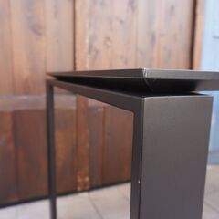 イタリアのメーカーKartell(カルテル)社のフェルーチョ・ラヴィアーニ デザインのFour(フォー) ダイニングテーブル/ブラックです。リビングだけでなく、ワーキングスペースにもオススメ。CI233