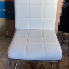 取引中　白い椅子　4脚