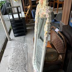 【リサイクルショップどりーむ天保山店】●662●　オシャレ鏡　全身鏡　壁掛けタイプ　細やかな細工　お姫様風　( *´艸｀)