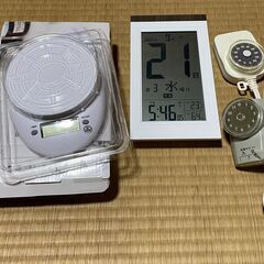 無料　小型デジタル測り(3kg)　置き時計　タイマー二個