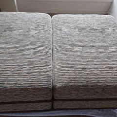 三人掛1点、一人掛2点、オットマン2点、の浜本工芸ソファー