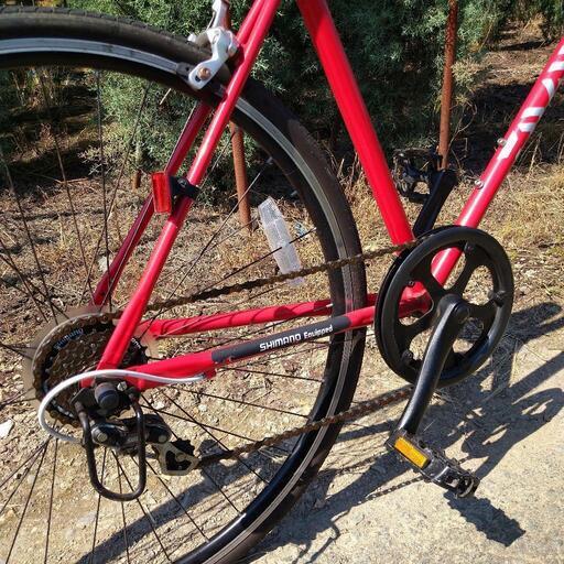 ★☆真っ赤なクロスバイク♬秋の行楽にシーズン到来(^^♪爽快にお楽しみ下さい 真っ赤なクロスバイク♬秋の行楽にシーズン到来(^^♪