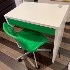IKEA  子供机椅子　緑色①